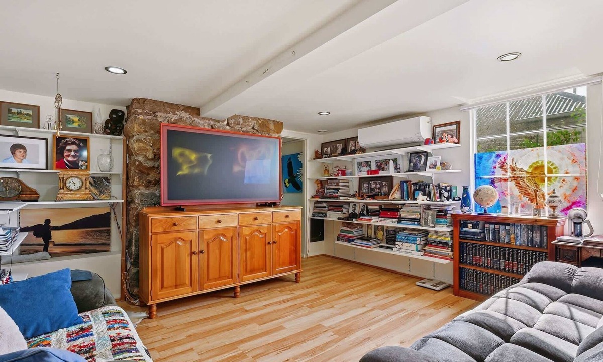 West Hobart Apartment | The Birdcage - Walk to CBD - Free Parking