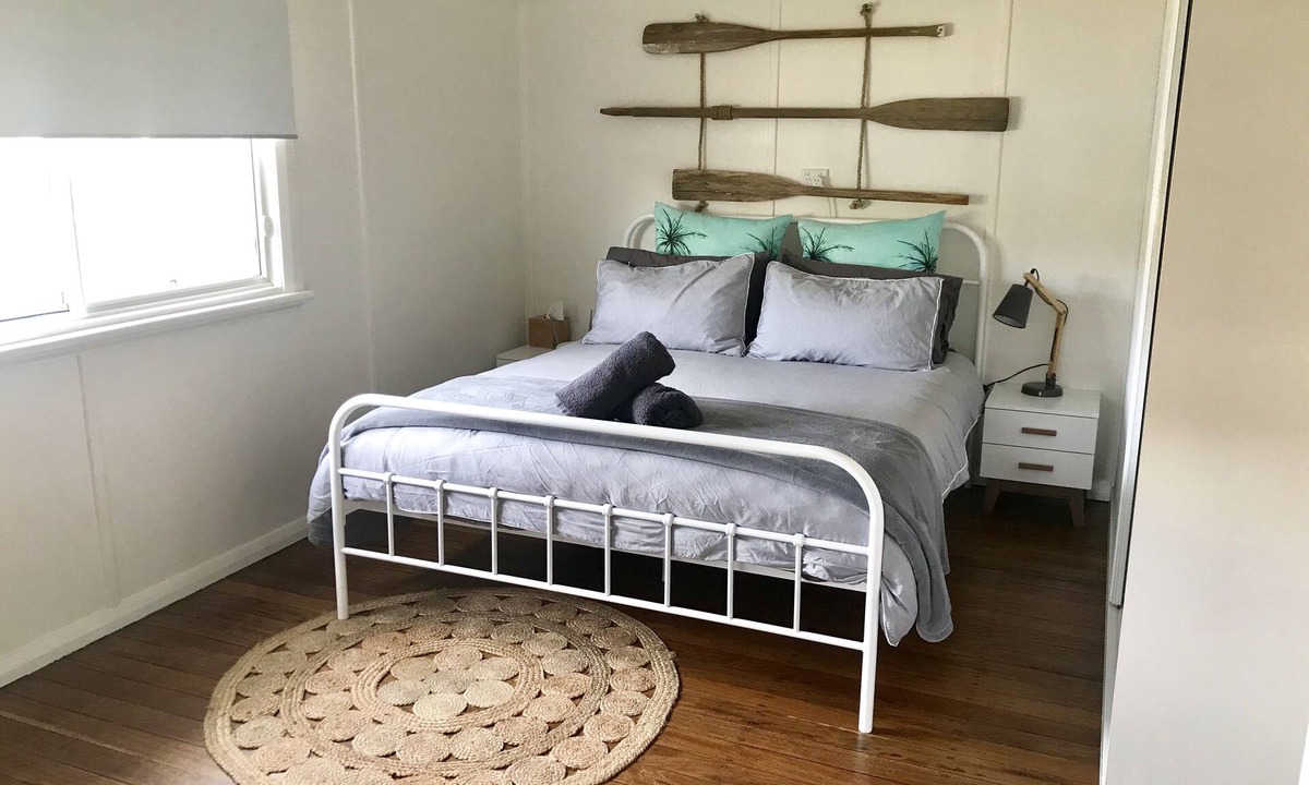Port Macquarie House | The Boatshed.400m to Beach, 2 bathrooms, cafes, outside pets