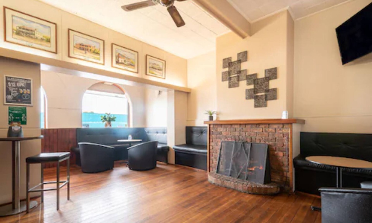 Smithton Hotel | The Bridge