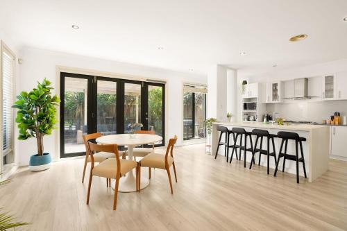 Burwood House | The Brock Manor Burwood