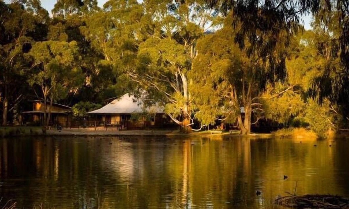 Dixons Creek Bed & Breakfast | The Burrow at Wombat Bend B&B