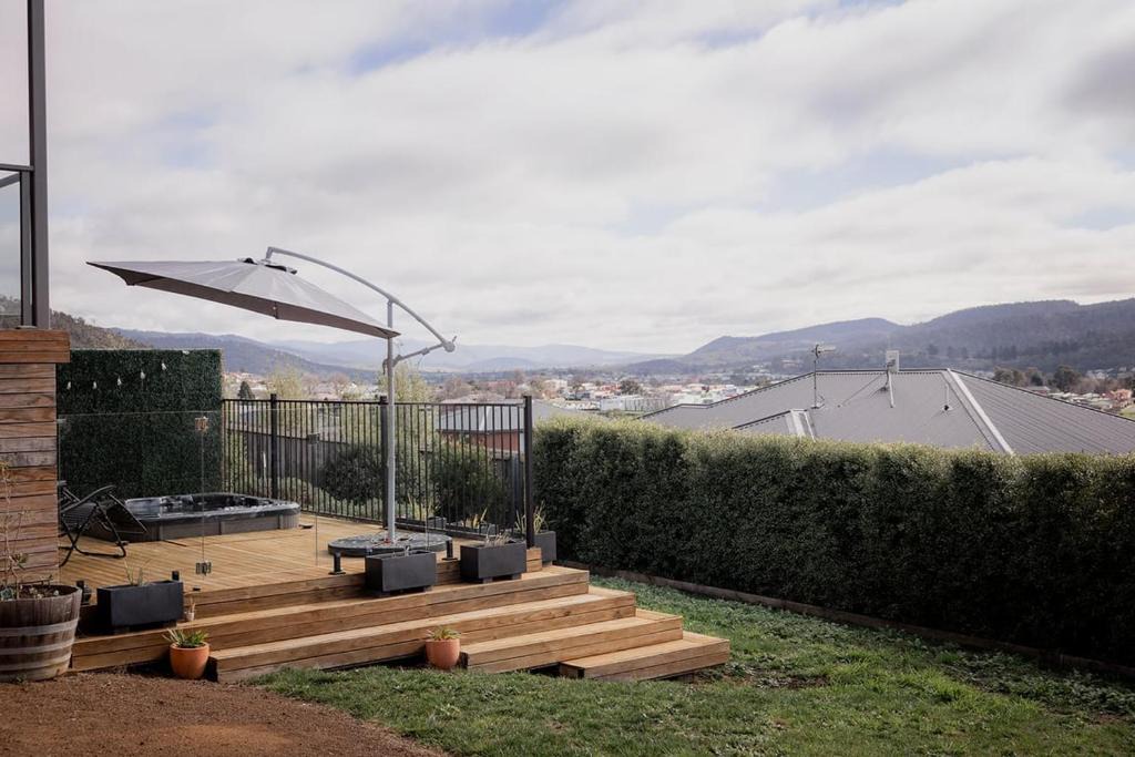 New Norfolk House | The Chalk I Spa & Sunset Views Derwent Valley