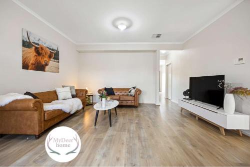 Largs North House | The Charming Living 3BR Townhouse Perfect Vacation