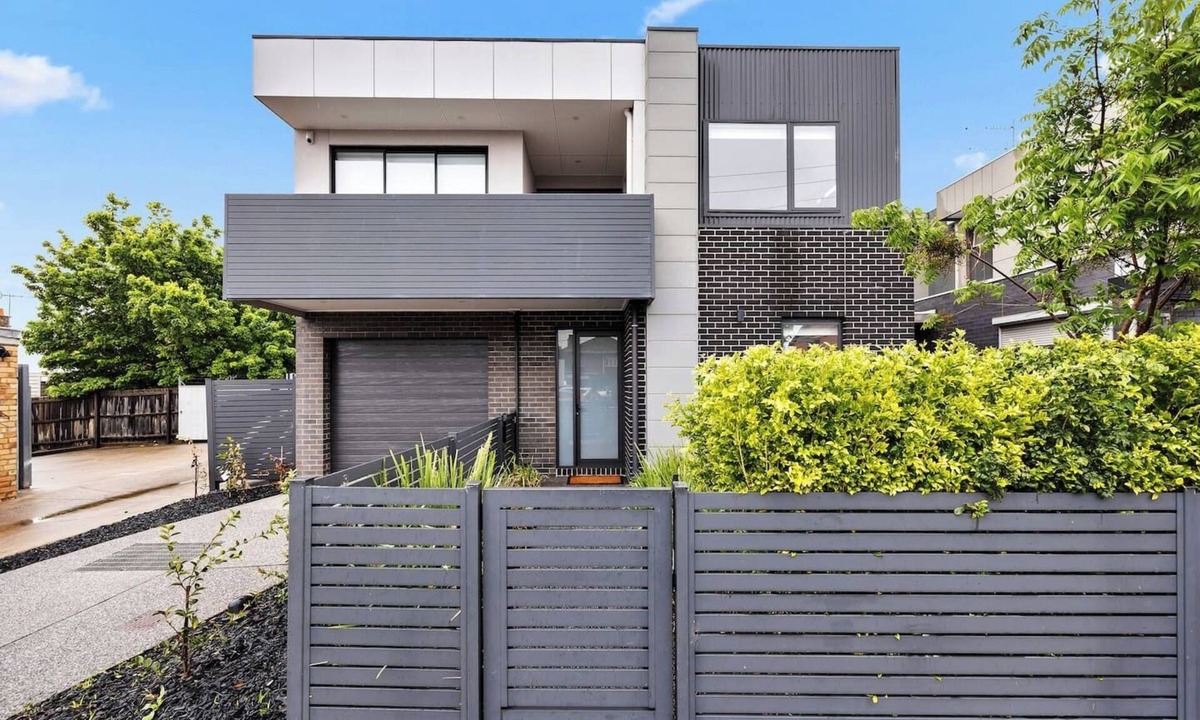 Essendon House | The Comfort Queen on Queen