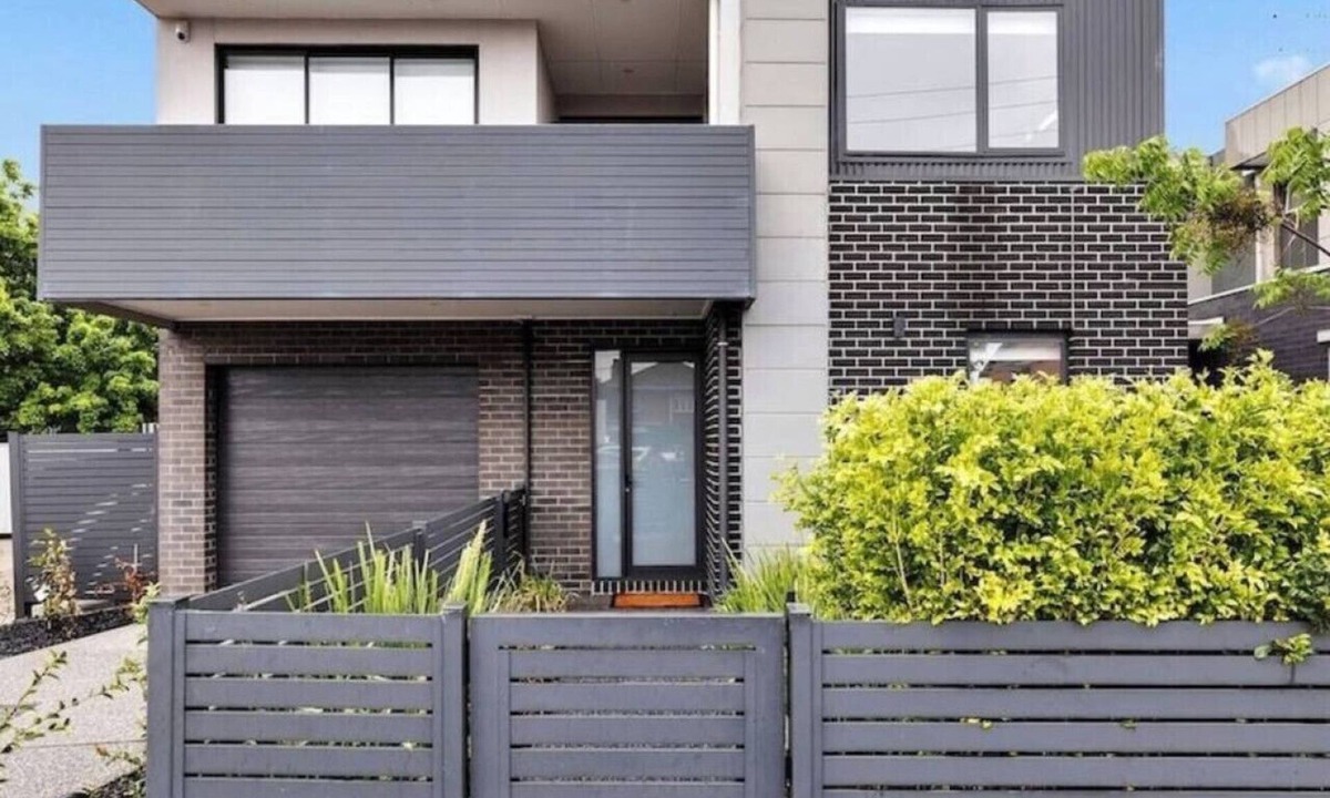 Essendon House | The Comfort Queen on Queen