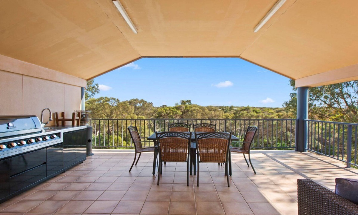 Lake Wangary House | The Curly Seahorse - Fantastic, affordable holiday home for large groups
