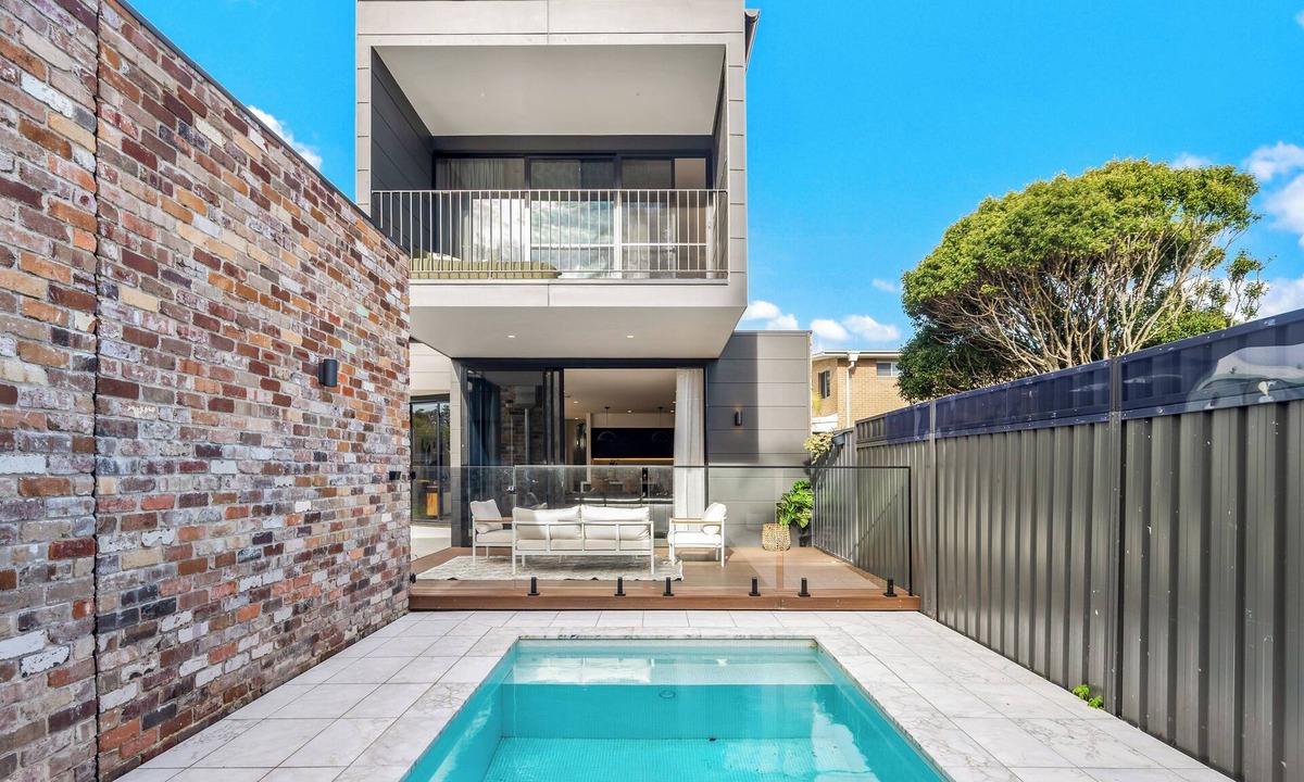 Merewether House | The Darby House | Walk to Beach & Dining