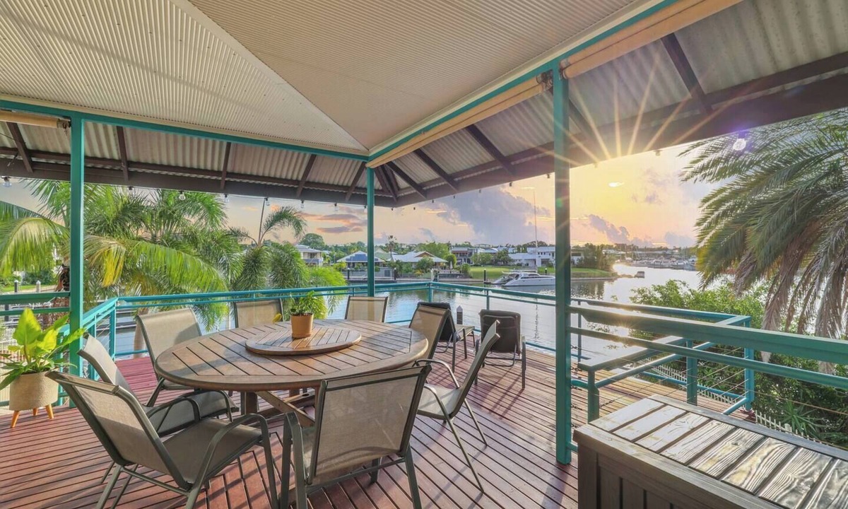 Cullen Bay House | The Deck House Cullen Bay with Infinity Pool