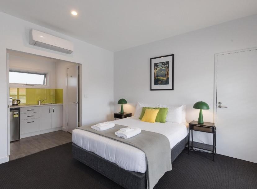 Woodend Hotel | The Dickins