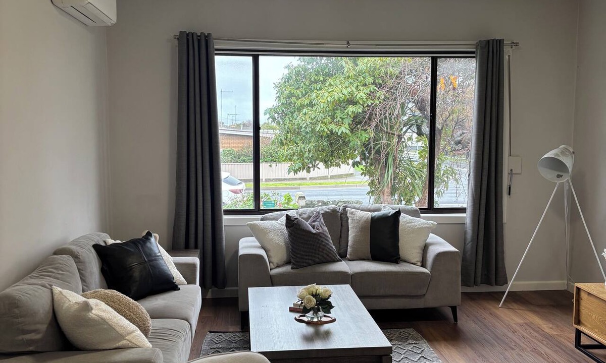 Sebastopol House | The Eight Stay Ballarat. Family-friendly, 7mins to Ballarat Central