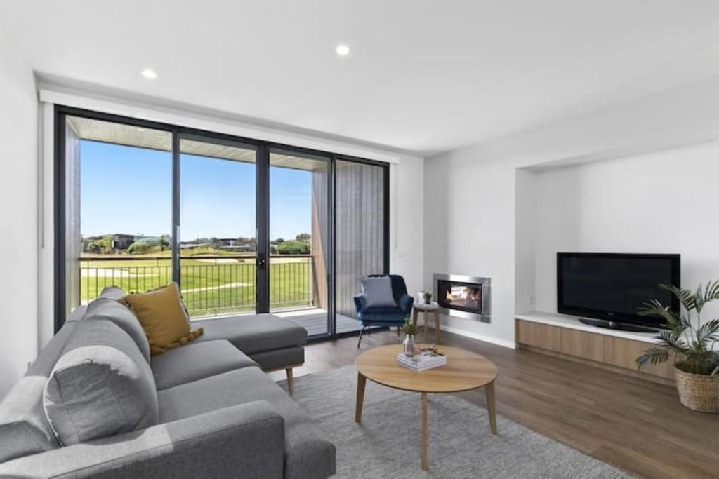 Torquay House | The Fairway Club 8