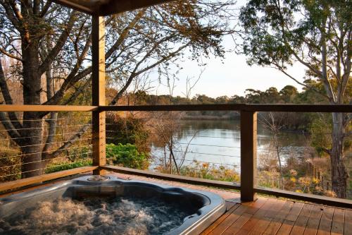 Werona House | The Falls at Lake Werona