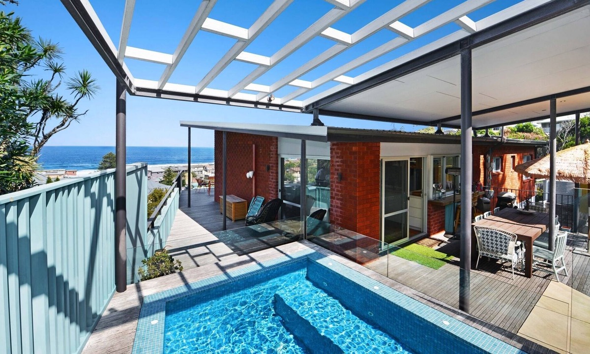 Copacabana House | The Glade Copacabana - Views & Location