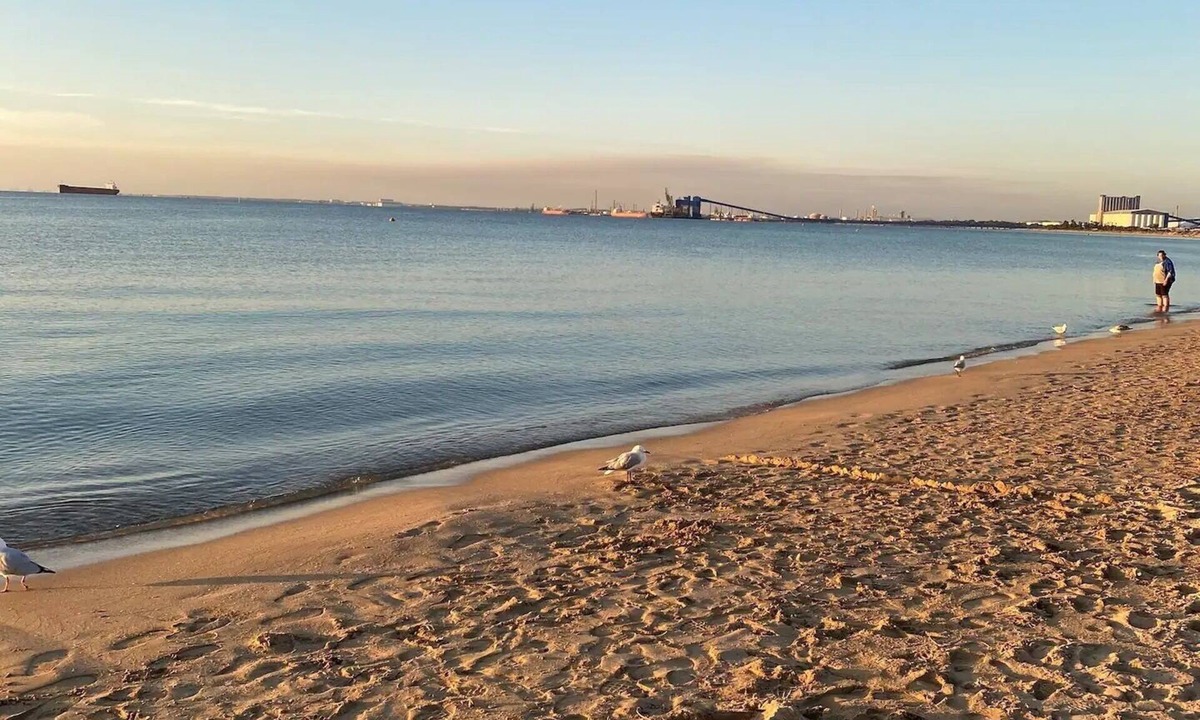 Rockingham House | The Grand Old Lady by the beach