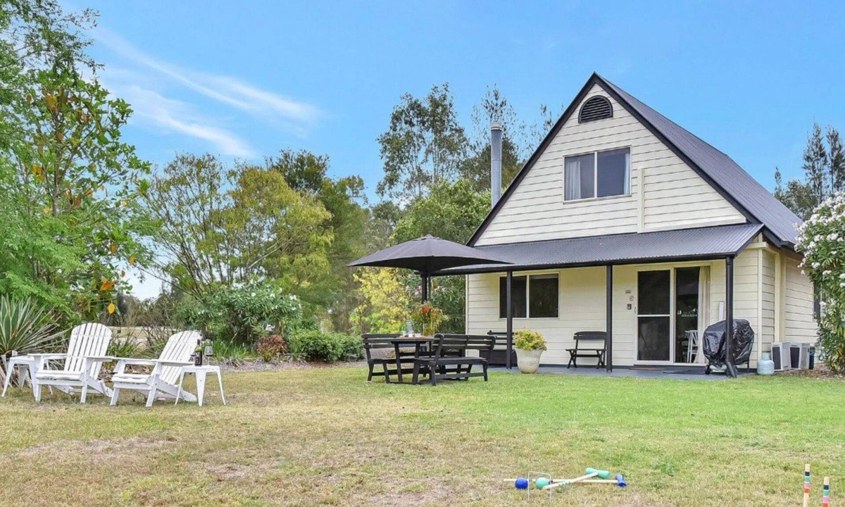 Rothbury Cottage | The Grove Suite with Free Wine Tasting