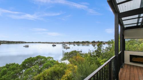 Kalimna House | The Hide Away - Scenic Waterfront Escape