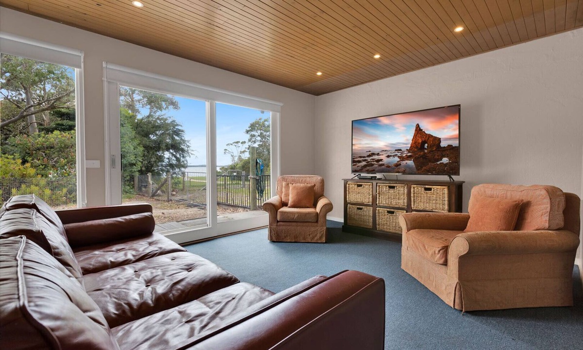 Forge Creek House | The House - Waterfront Retreat: Secluded lodges perfect for nature lovers