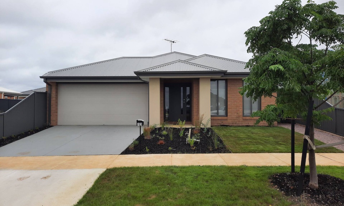 St Leonards House | The Jewel of Seachange | Modern Family Retreat Minutes from the Beach