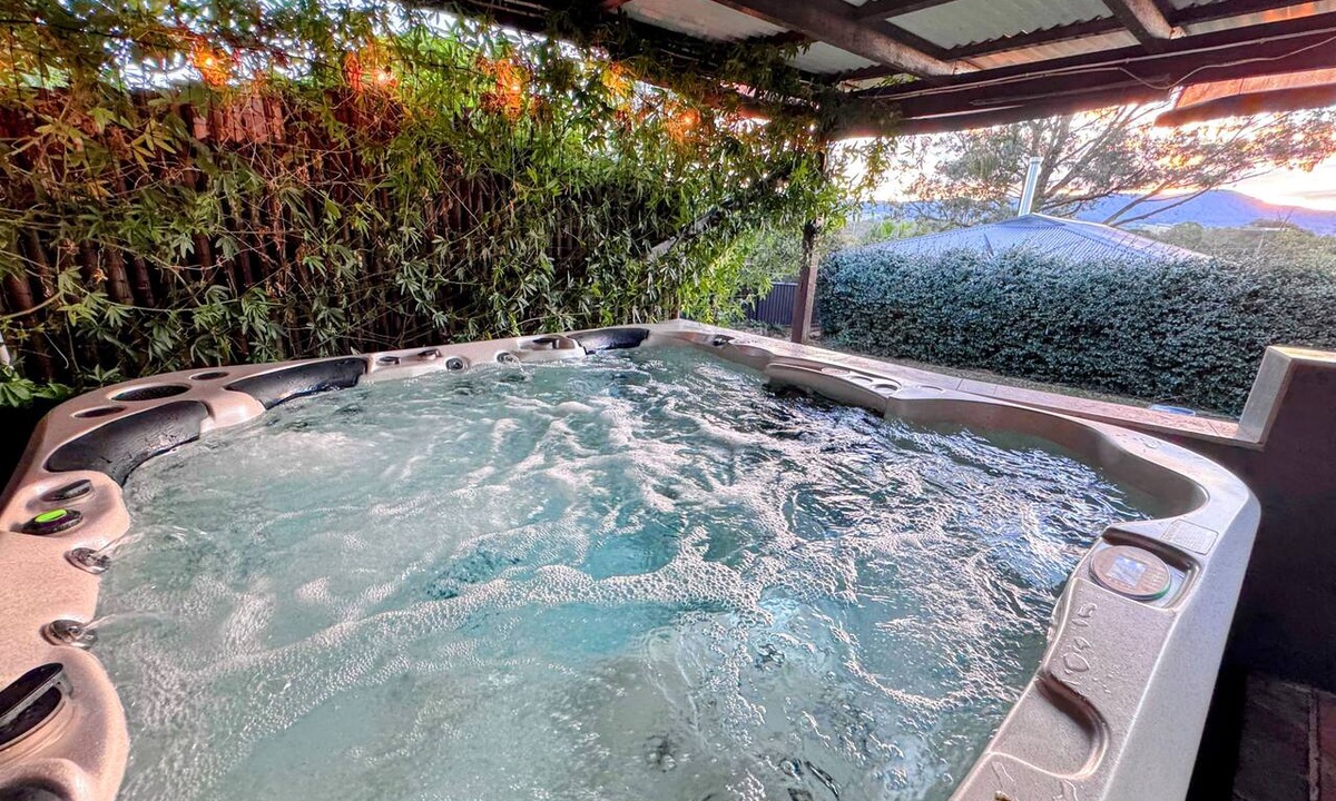 Bellbird Heights House | The Keelendi House | Hunter Valley Spa Retreat