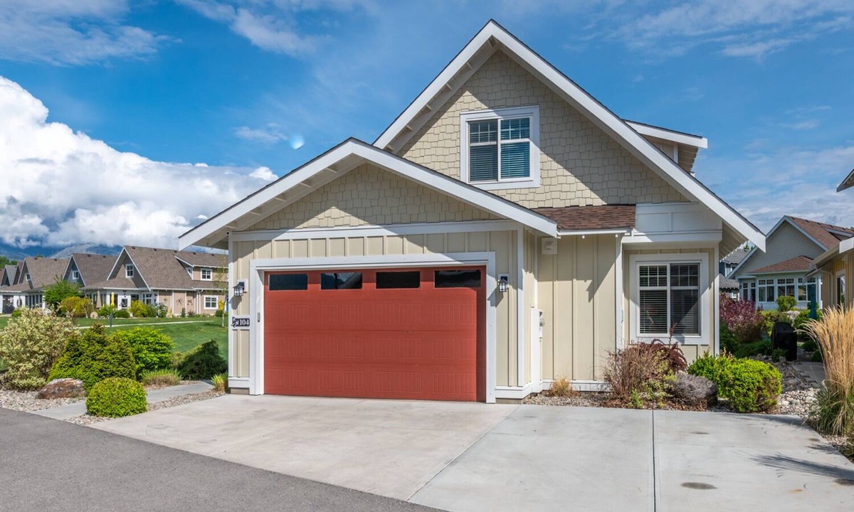Osoyoos Cottage | The Lakehouse/Snow Vacation Rental