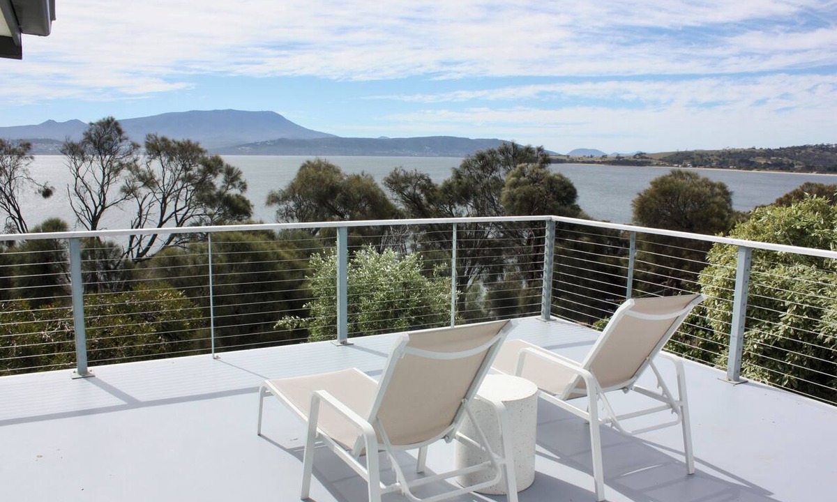 South Arm House | The Long Table House | Sleeps 10 | Pool, Firepit, Beach & Dining for 12