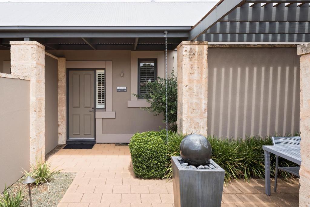 Marananga Cabin | The Louise, Beckons