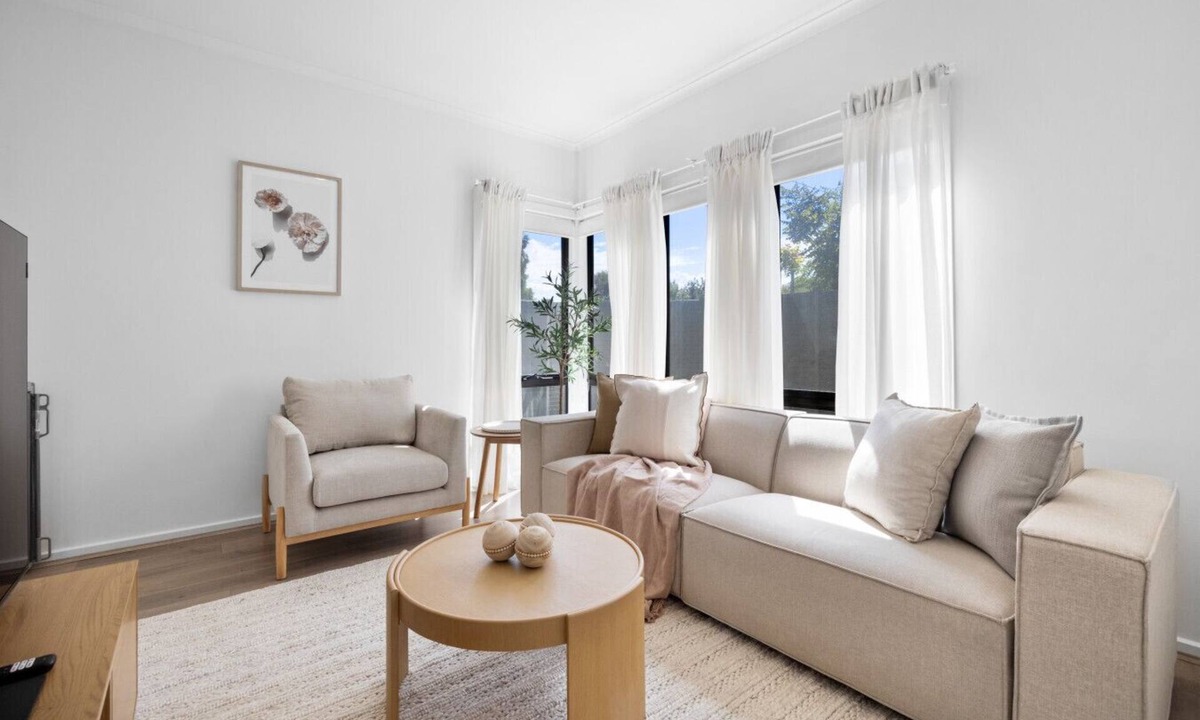 Kidman Park House | The Oak Grove - Stylish Retreat between Beach & CBD