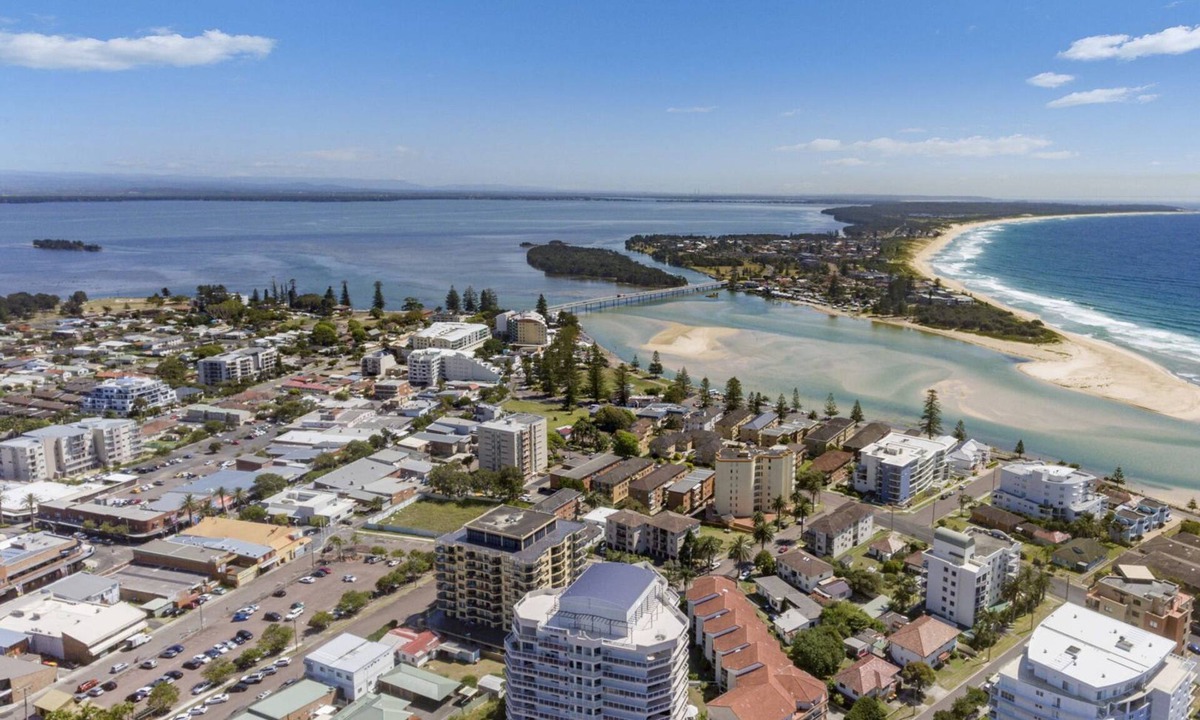 The Entrance Apartment | The Oaks Waterfront Resort, Unit 414