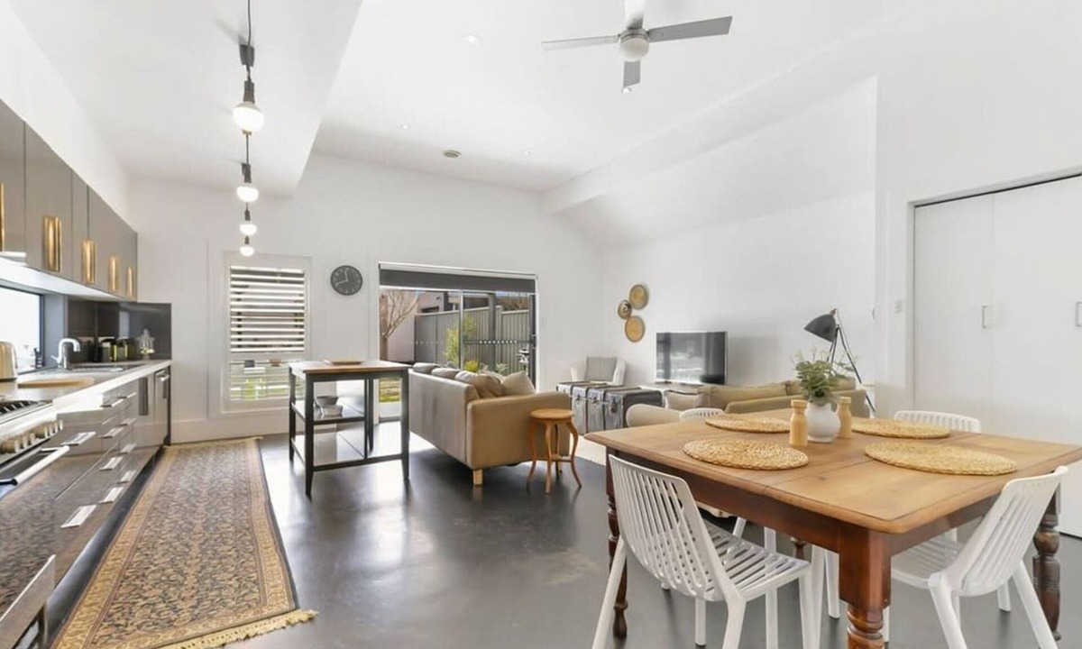 Orange East House | The Old Corner Store - Central & Stylish Home
