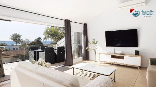 Corlette House | The Palms- 9 Pantowora St, Corlette