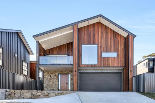 Jindabyne House | The Peak at Abbott. Spa, EV Charger & Luxury - 14 Abbott Street