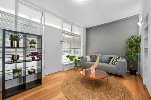 St Kilda West Apartment | The Perfect St Kilda Summer Base Next to Beach