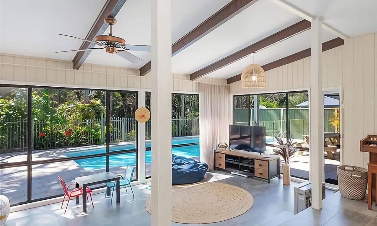 Gwandalan House | The Place - Pool, Lake, Kayaks & much more!