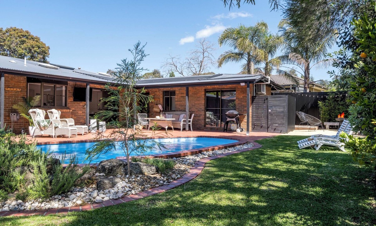 Rosebud House | The Pool House - 4pm check out Sundays*