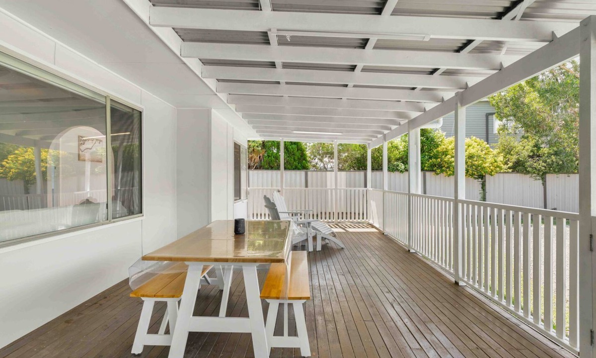 Culburra Beach House | The Salty Deck – Pet friendly & 200m to beach