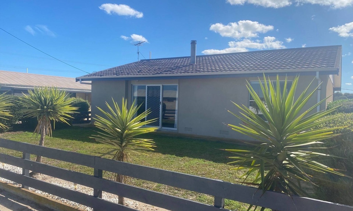 Melville House | The Salty Seabreeze- Dog friendly! Off Peak Special!