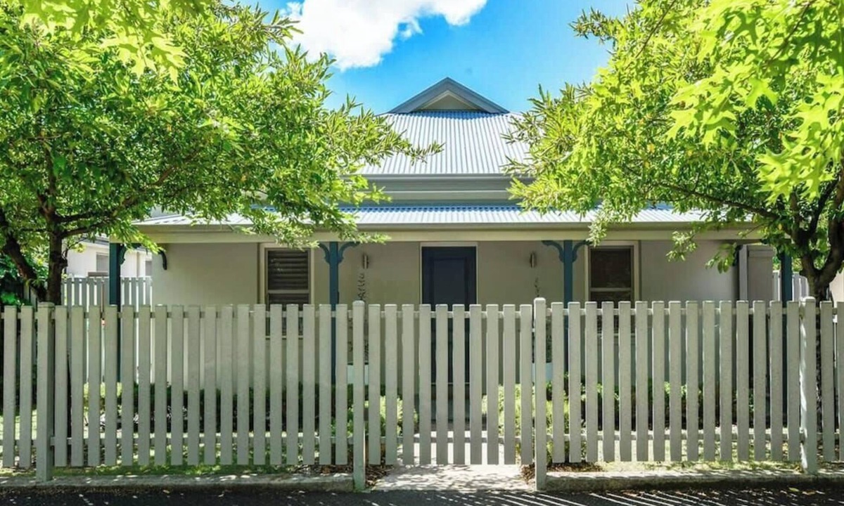 Bletchington Apartment | The Sampson Haven CBD Fringe Pets Welcome