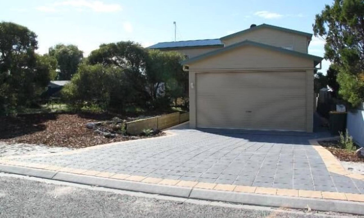 Marion Bay House | 'The Sands' - spacious holiday home for large groups of family & friends.