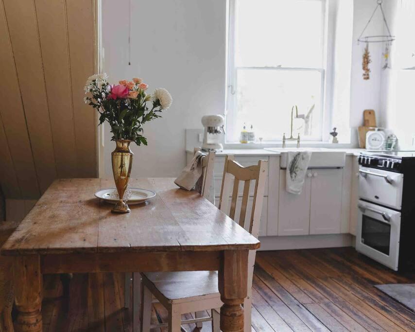 Bellerive Apartment | The Shooters Cottage Bellerive I Circa 1830