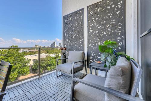 Stuart Park Apartment | The Skyline Lookout Pool, BBQ, FREE parking