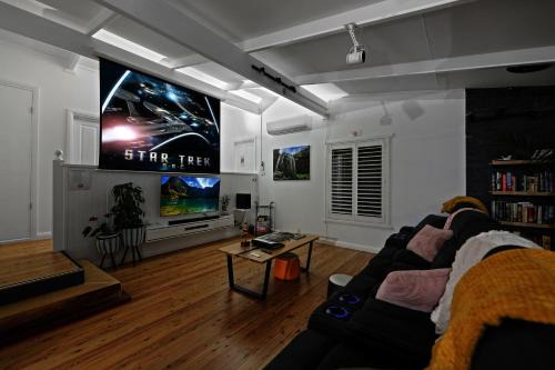 Katoomba House | The Smart Retreat-Voice control smart house spa bath cinema