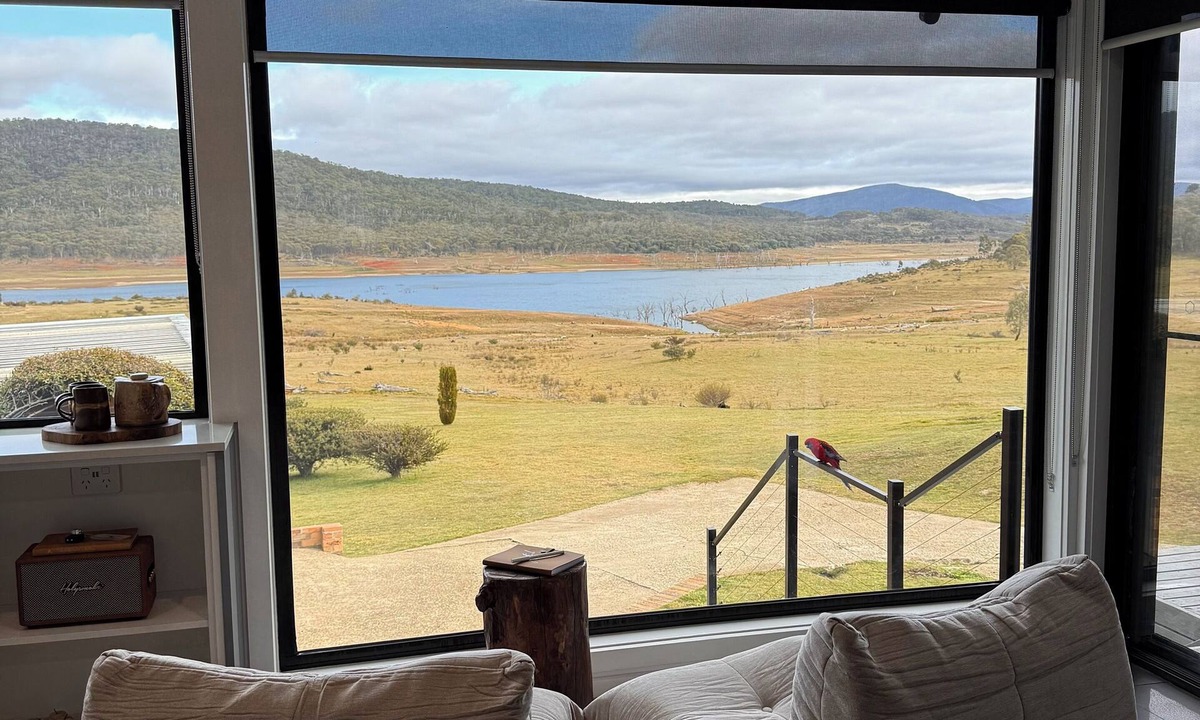 Anglers Reach House | The Snowy Anglers Lakehouse Lakefront, Fireplace, Snowfields & Fishing Retreat
