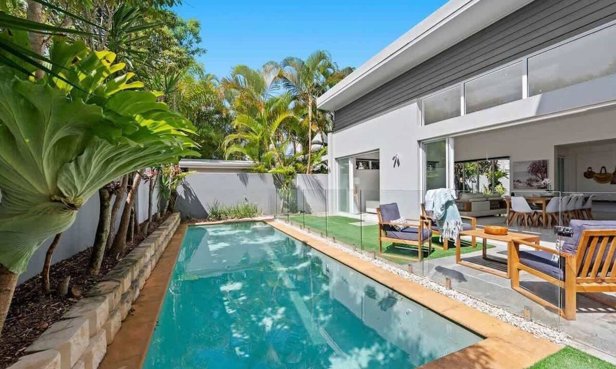 Kingscliff House | The Station- Prime Kingscliff Salt location - Sleeps 13