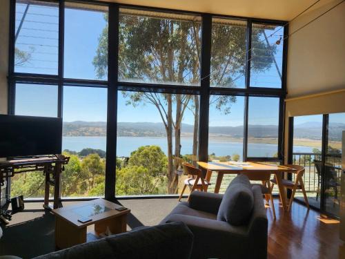 Grindelwald Apartment | The Tamar Ridge Lookout 2BR 2Bath Suite