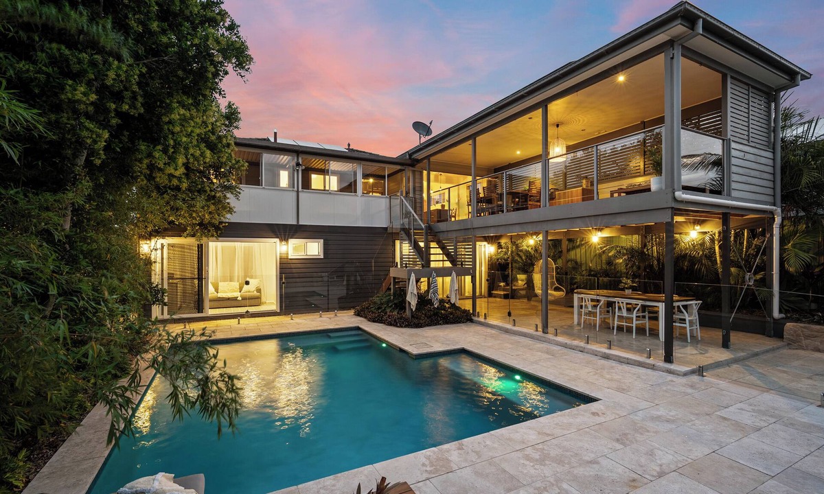 Long Jetty House | The Toowoon Bay Beach House - 5 min walk to Toowoon Bay Beach + heated pool!