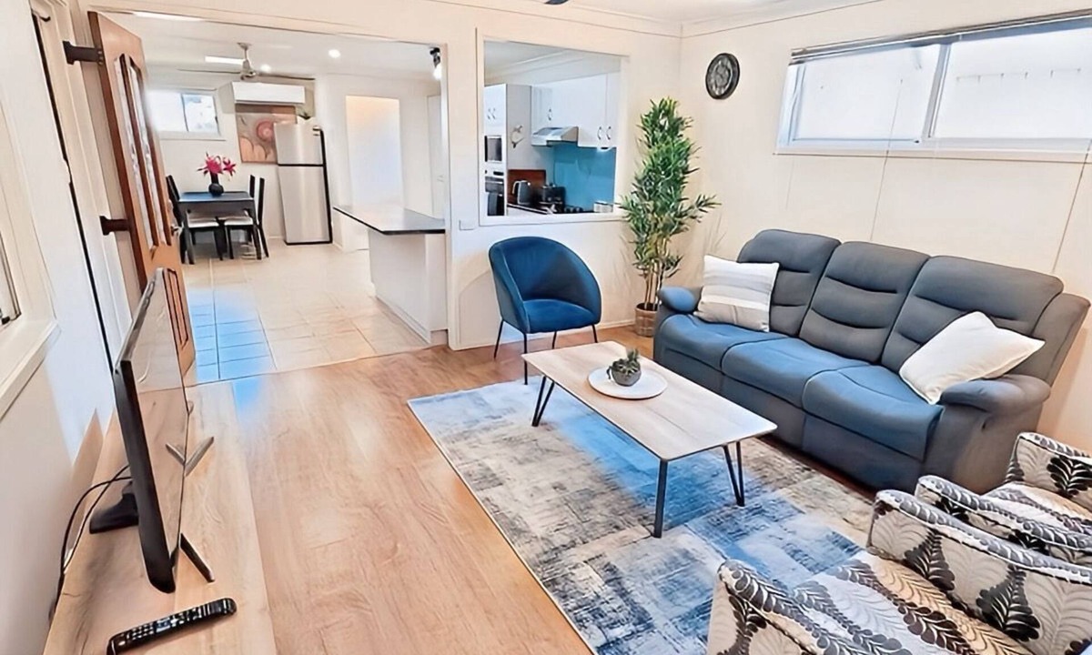 Wentworthville Villa | The Urban Cozy Cottage - Vinoth Puvichandran
