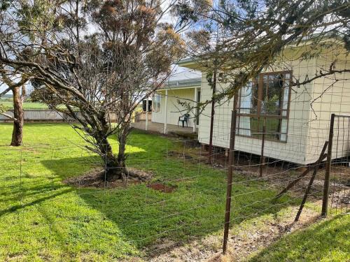 Farrell Flat House | The Vale Farmhouse Rural Setting