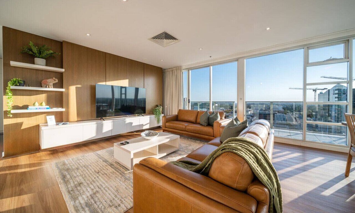 Adelaide Central Business District Apartment | The Views Penthouse - Cityscape & Parkland Scenery