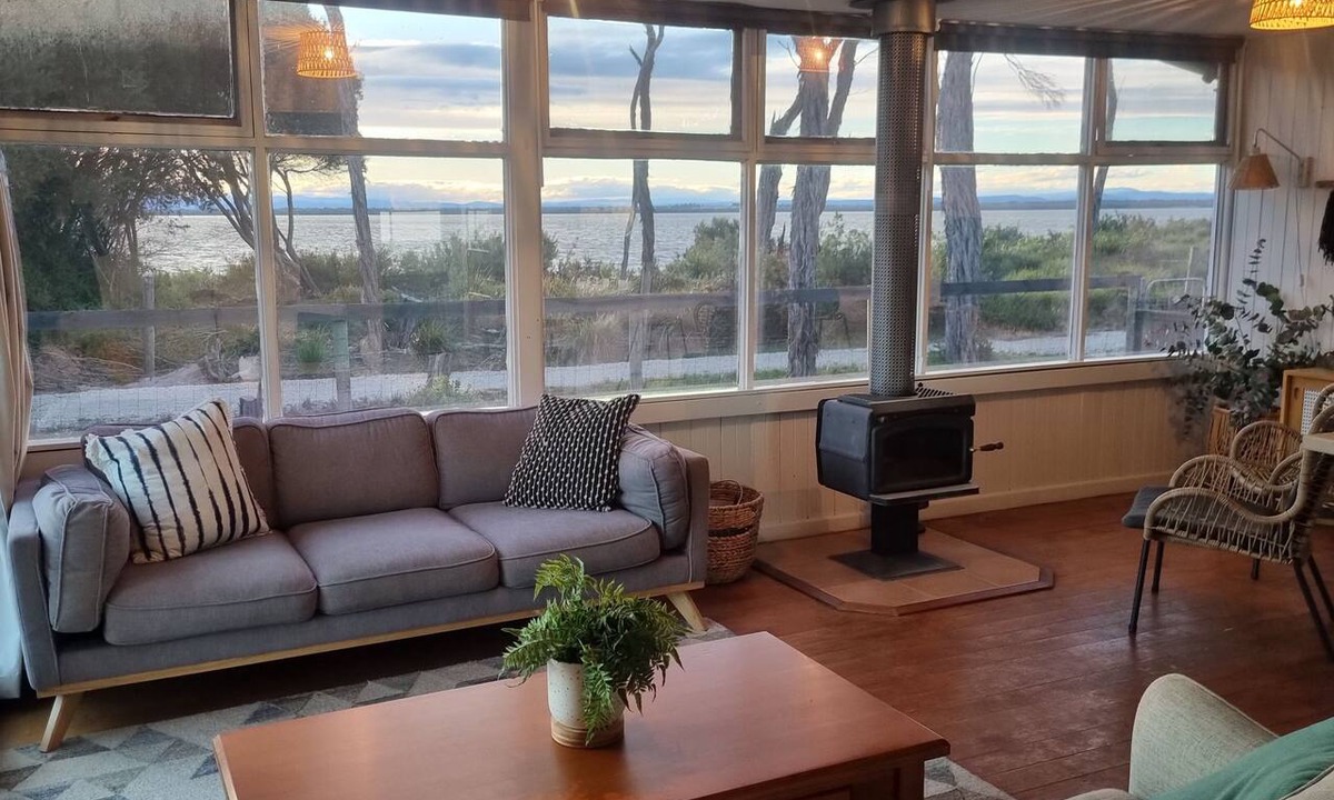 Loch Sport House | The waterfront retreat with direct access to Victoria Lake