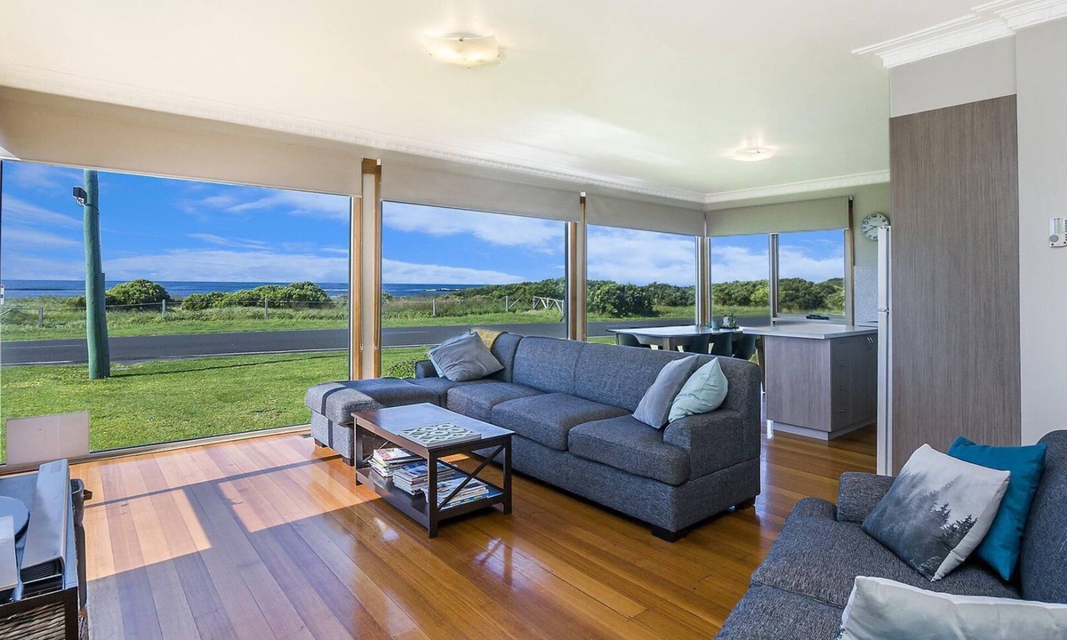 Port Fairy House | The Waves - Sit Back And Watch The Waves Roll In